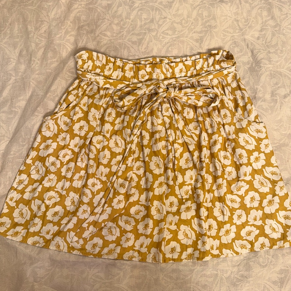 American Eagle Outfitters Gold Poppy Floral Casual Skirt in Size Medium